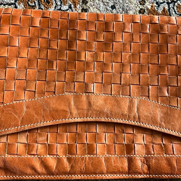 Gorgeous tan genuine, leather handwoven envelope clutch bag 12”x7” - Picture 2 of 12